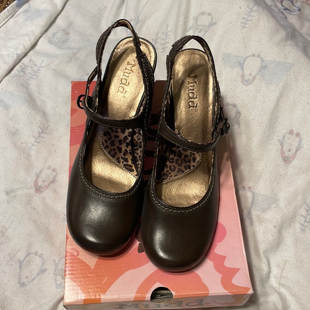 Mudd brown heels